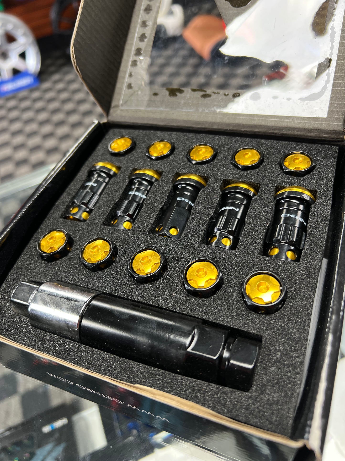 NRG LUG NUTS BLACK/GOLD